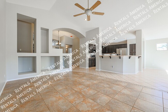 Building Photo - 703 W Canary Way