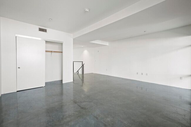 Building Photo - 4111 W Sunset Blvd