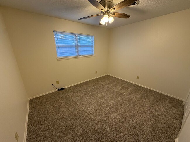 Building Photo - 5003 Hall Ave
