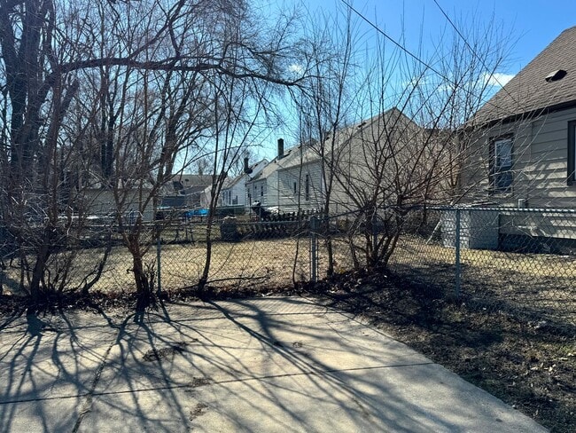 Building Photo - 3 bedroom Kenosha cape cod