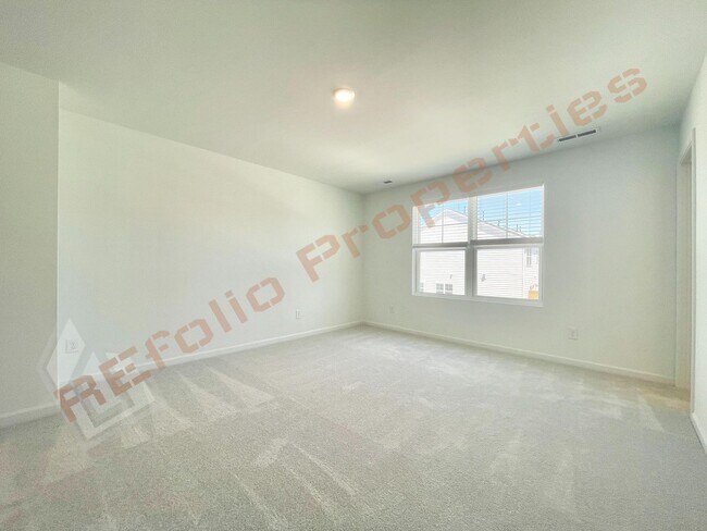 Building Photo - Brand New 3 Story 4 bedroom, 3.5 bathroom ...