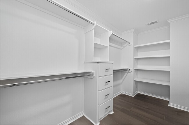 Building Photo - 10594 Rustling Oaks Dr