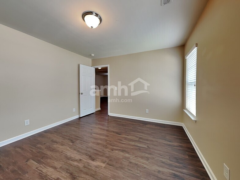 Building Photo - 801 Winterside Ln