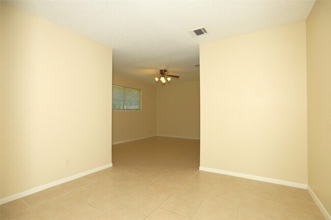Building Photo - 206 Banyan Dr