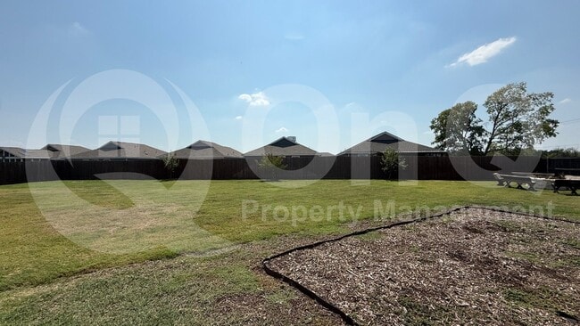 Building Photo - 749 Twinvale Dr