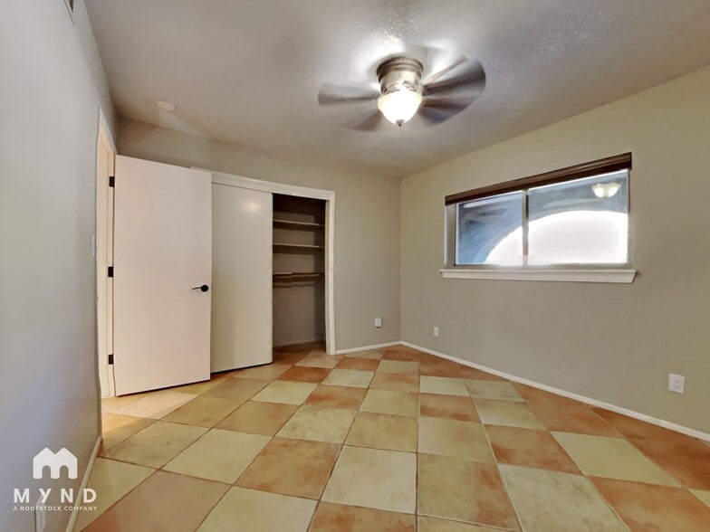 Building Photo - 15811 E Richwood Ave