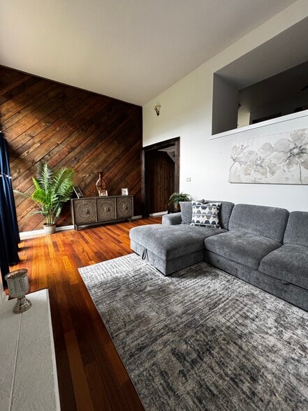 Living Room #2 - 320 Southern Ct