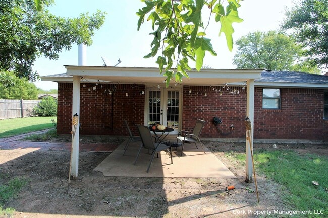 Building Photo - 1301 Del Norte Dr