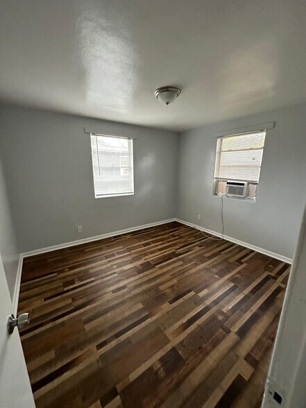 Building Photo - 2026 Palafox St