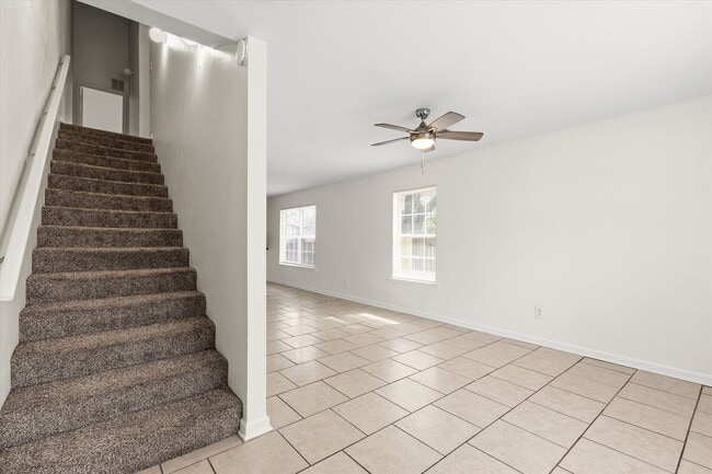 Building Photo - 735 Putnam Dr