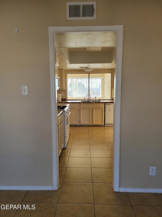 Building Photo - 305 Garden Grove Ln