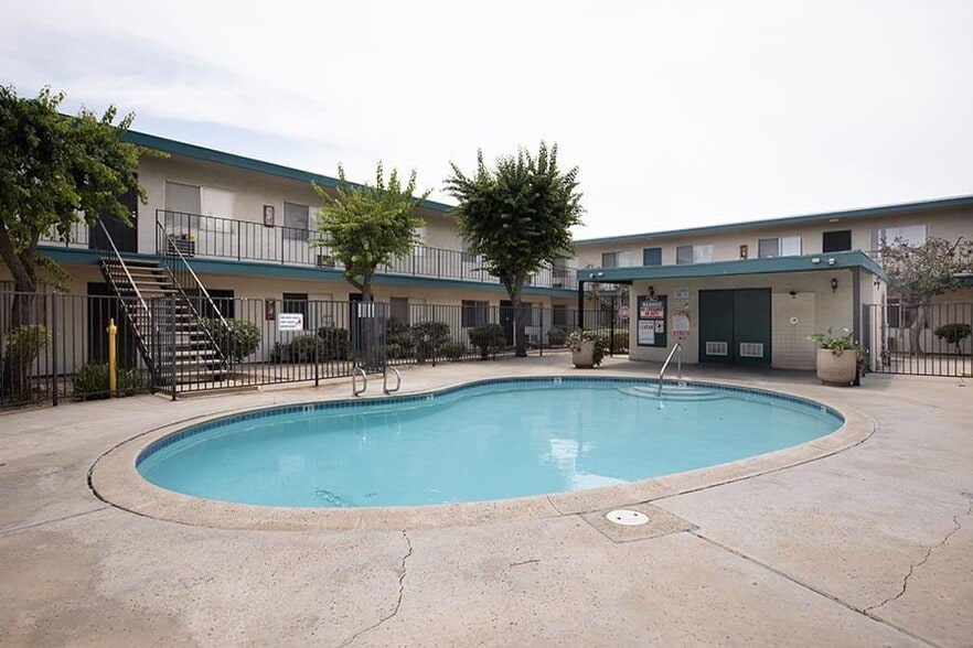 Primary Photo - Valle at 9209 Kenwood