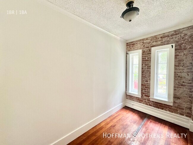 Building Photo - 534 S Coronado St