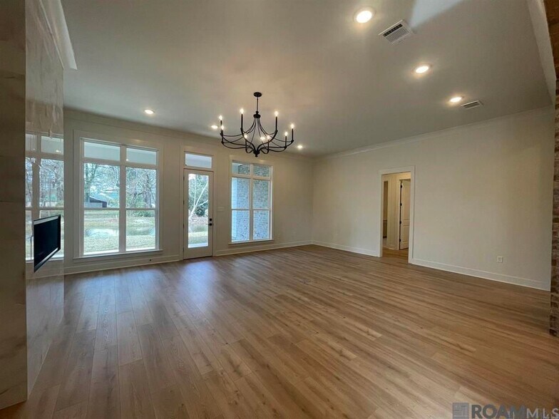 Building Photo - 1119 Camellia Wy
