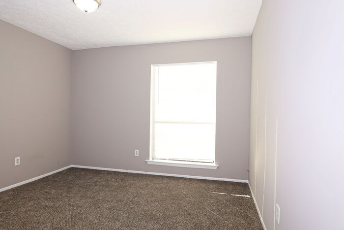 Building Photo - 232 Pinewood Dr