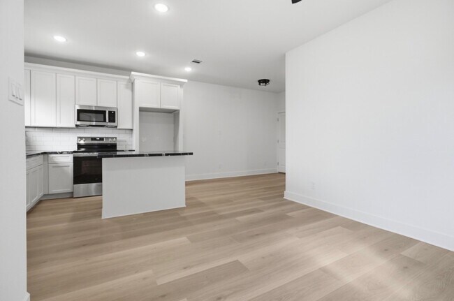 Building Photo - 307 Bolden St
