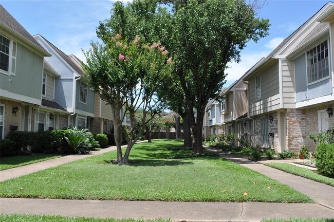 Building Photo - 8102 Amelia Rd
