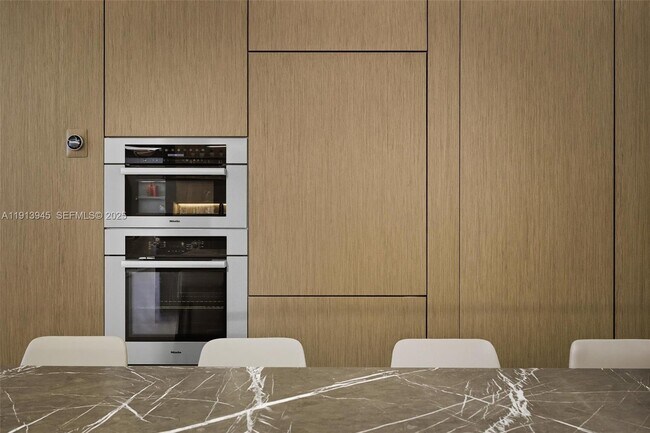 Building Photo - 2301 Collins Ave