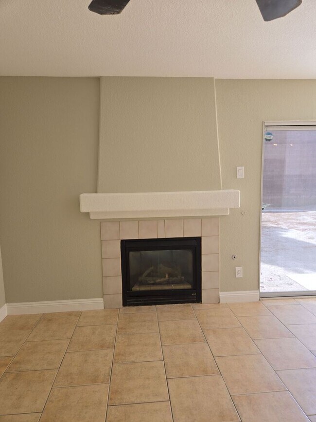 Building Photo - A Fabulous 4 Bedroom Home in Peccole Ranch