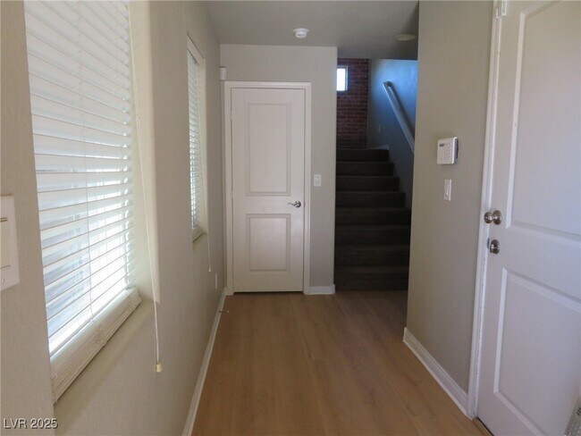 Building Photo - 9342 Autumn View Ave