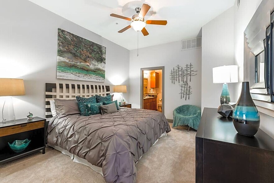 Building Photo - 3105 San Jacinto St