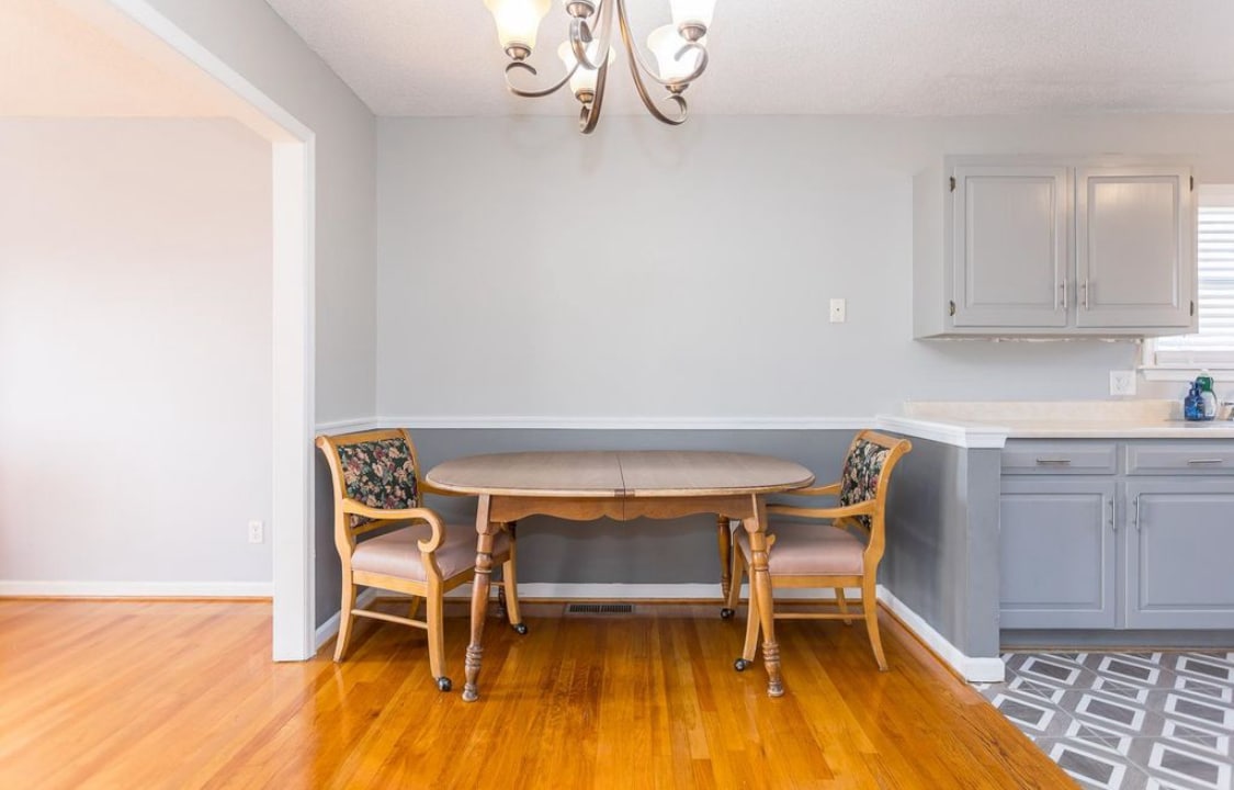 Building Photo - 302 S Dogwood Dr