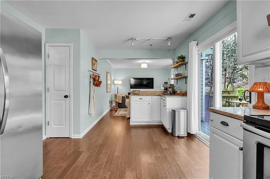 Building Photo - 4048 Bradshaw Dr