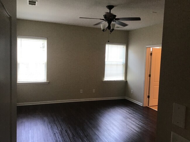 Building Photo - 1613 Deer Meadows Dr