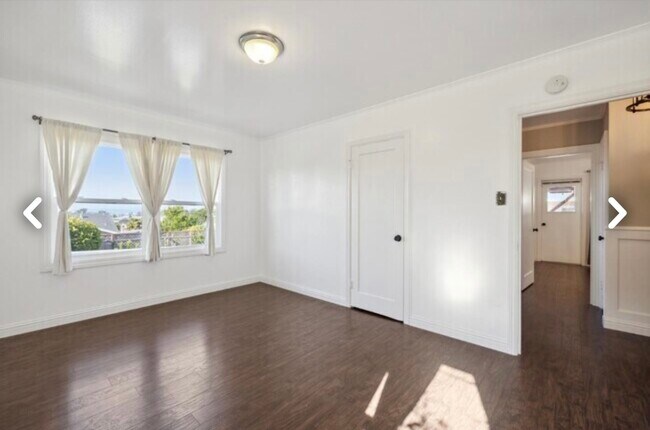 Building Photo - 623 Santa Susana Ave