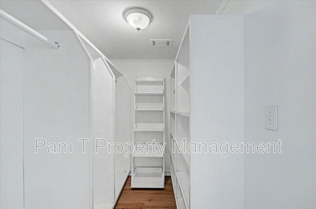 Building Photo - 106 Holcomb St