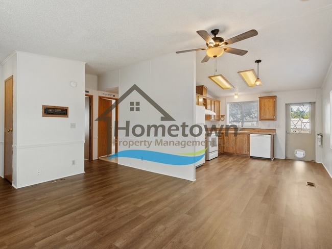 Building Photo - 2 Bedroom 1 Bathroom Home with Off-Street Parking Available in Athol!