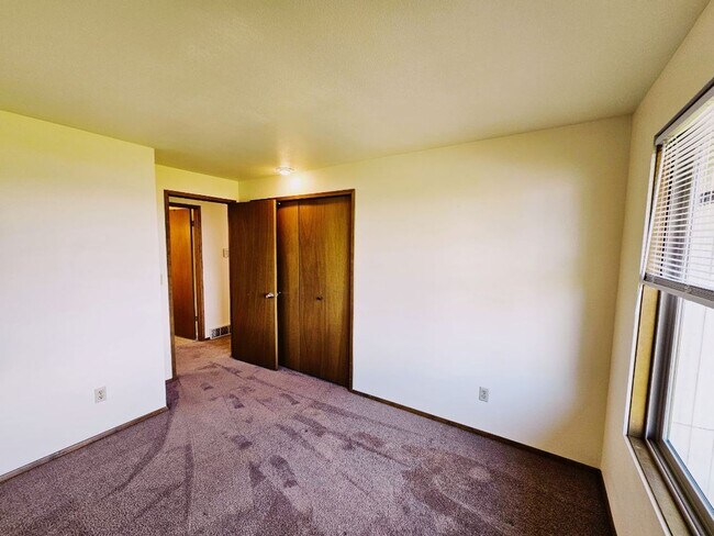 Building Photo - 4 Bed 2.5 Bath Kirkland - Lake WA Schools