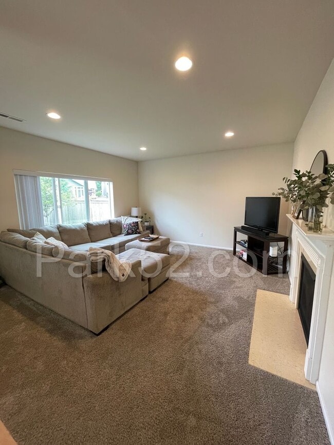Building Photo - 3 Bedroom Plus Office Space Single Family Home in Lacey