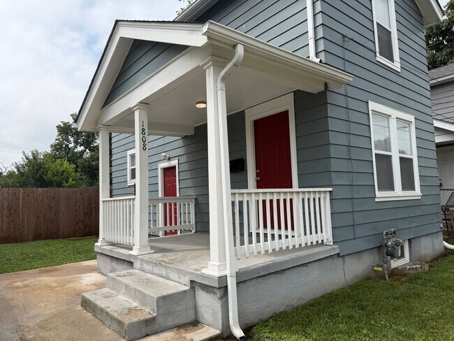 Building Photo - 2-Bedroom, 1 Bath Single Family for Rent in Middletown , OH|  Modern Kitchen