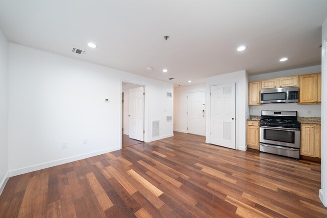 Primary Photo - 413-415 9th St