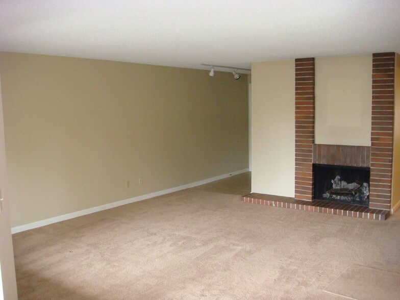 Living room with fire place - 3224 80th Ave SE