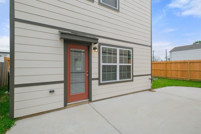 Building Photo - 6434 New York St