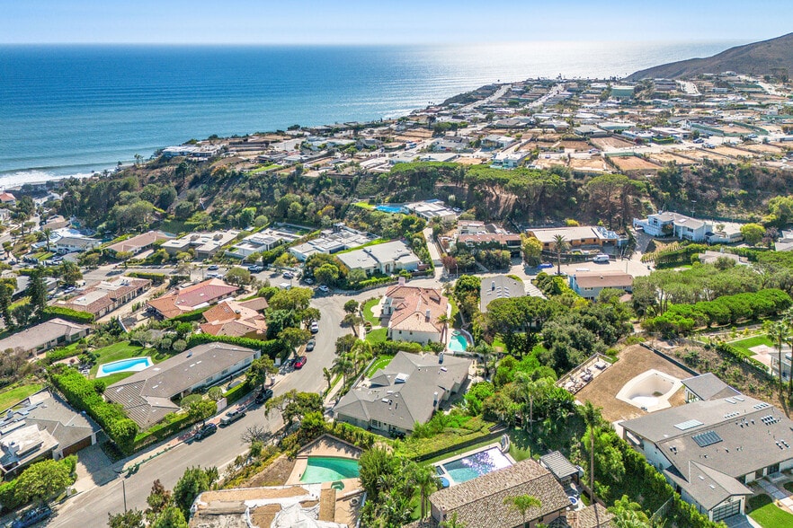 Building Photo - 341 Surfview Dr