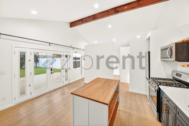 Building Photo - 2602 Deodar St