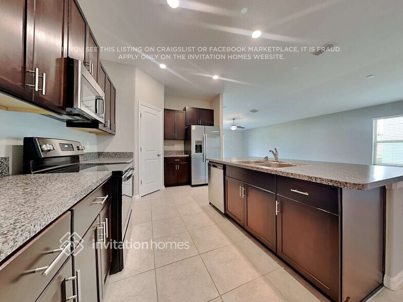 Building Photo - 1408 Flower Dust Dr