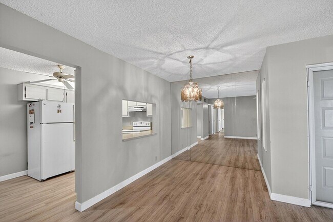 Building Photo - 805 Sky Pine Way