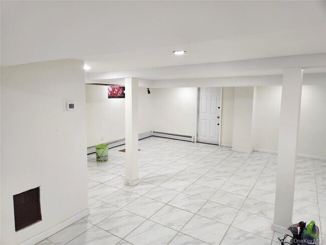 Building Photo - 21 Nassau Pl