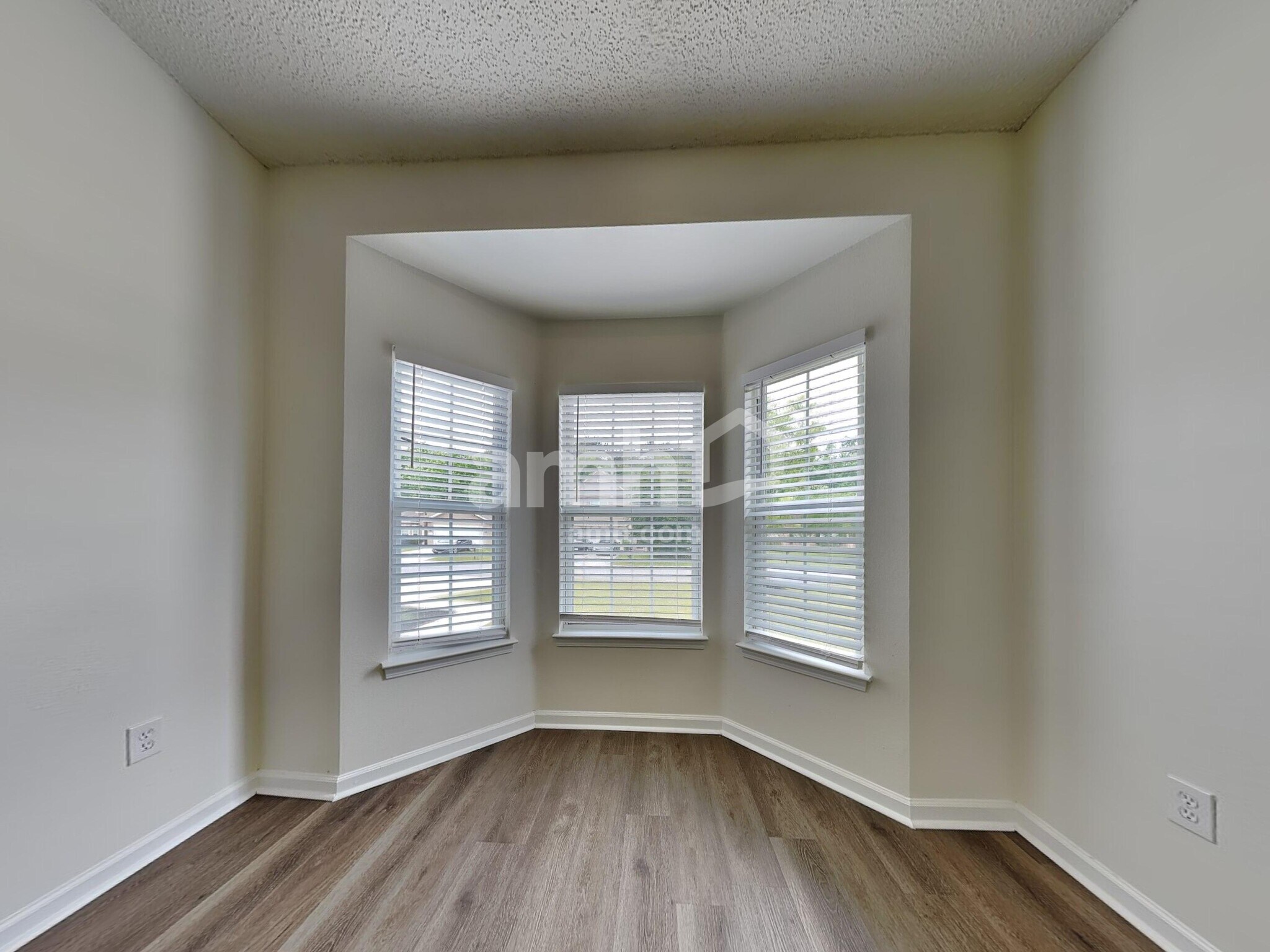 Building Photo - 523 Amsonia Cir