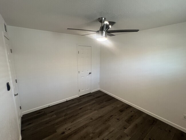 Building Photo - 1325 N 48th St