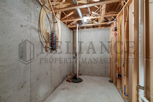 Building Photo - 1349 N Aksarben Ct