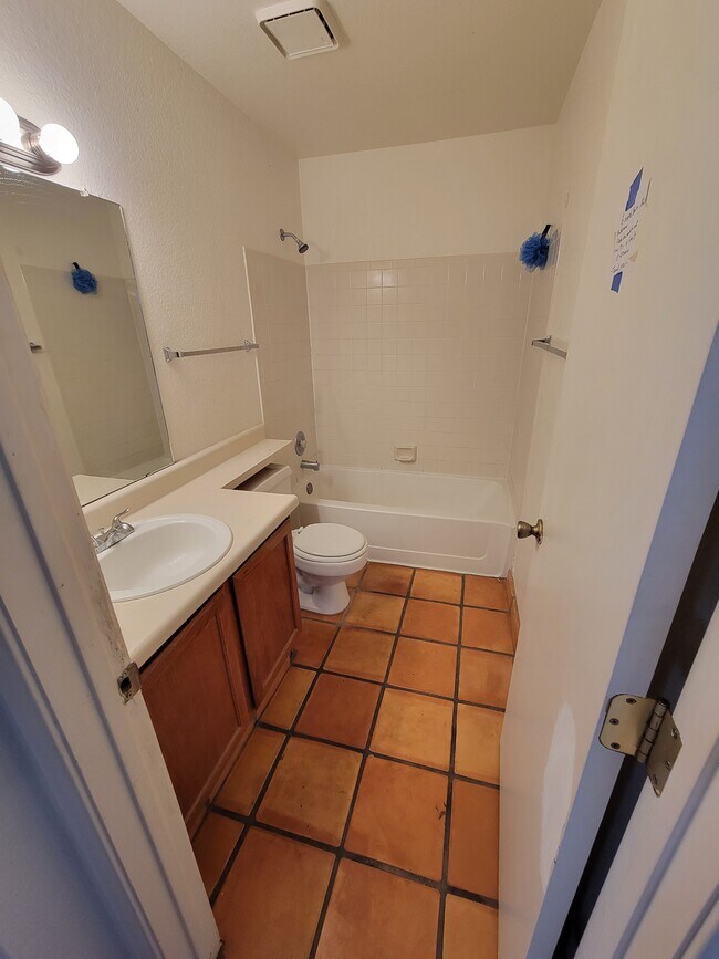 Building Photo - 9975 E Gray Hawk Dr