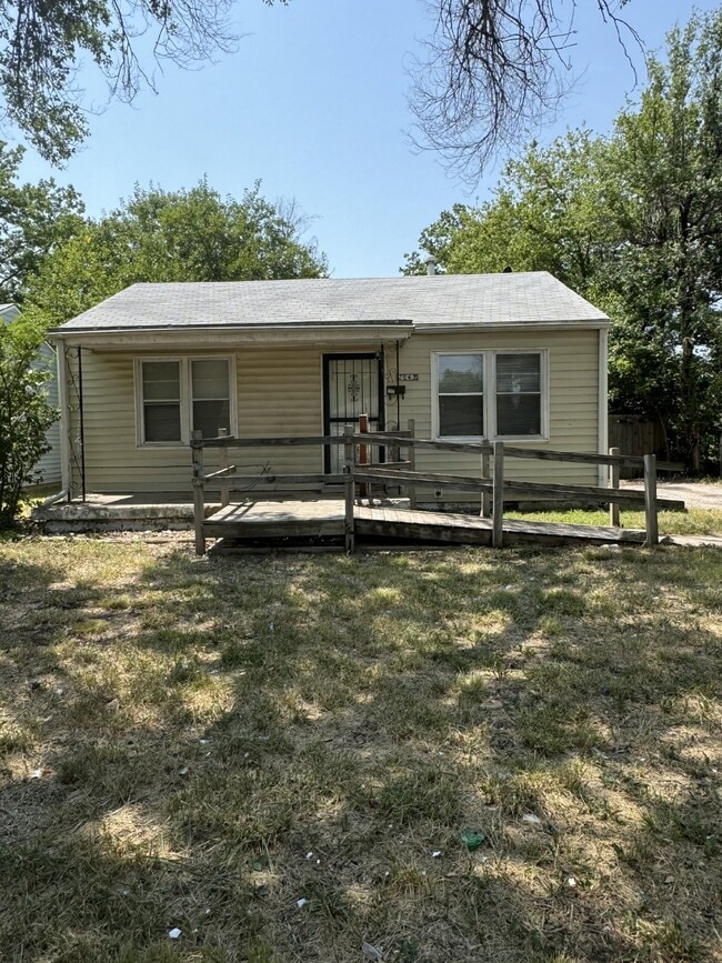 Primary Photo - 2043 N Minnesota St