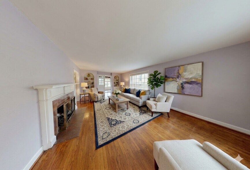 Building Photo - 2223 Saratoga Dr