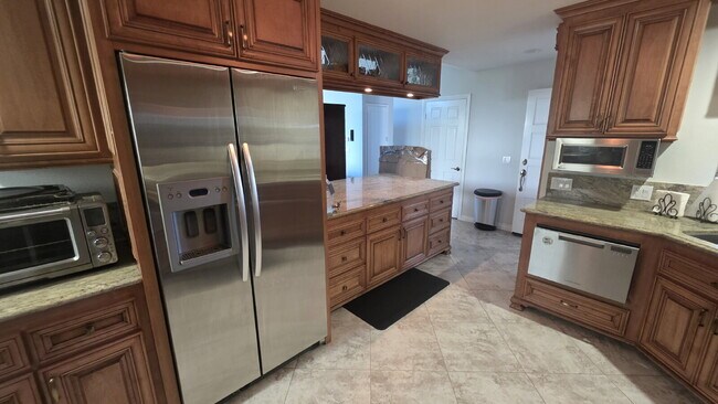 Building Photo - Beautiful home on the Shadowridge Golf Course