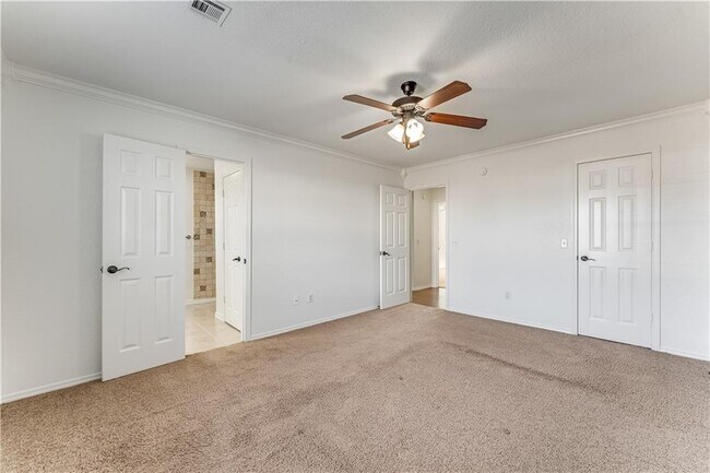 Building Photo - 804 Tyler St